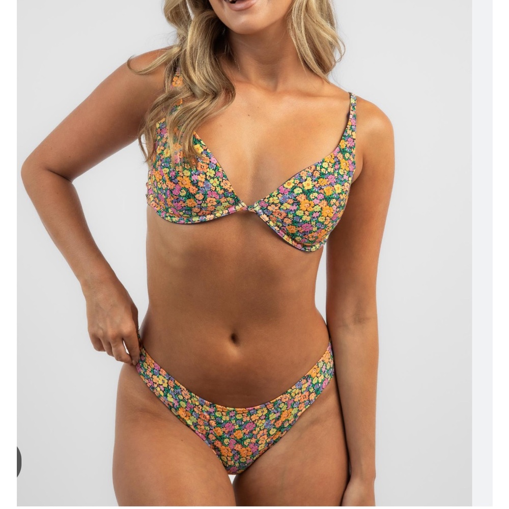 Rip Curl Afterglow Floral D-DD Bikini Top & Full Coverage Bikini Bottom, M